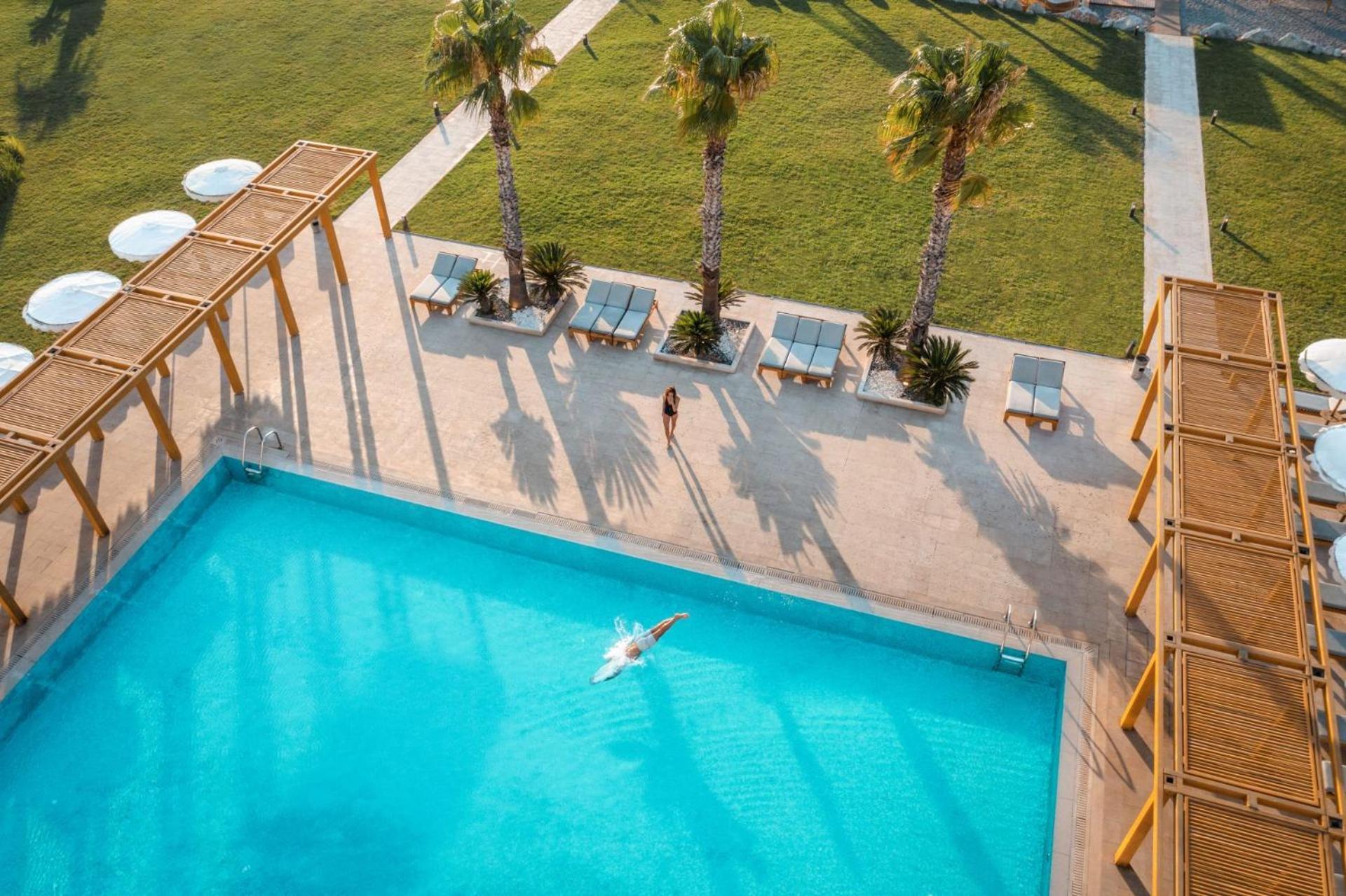 Mitsis Selection Alila Faliraki Exterior foto The swimming pool at the hotel