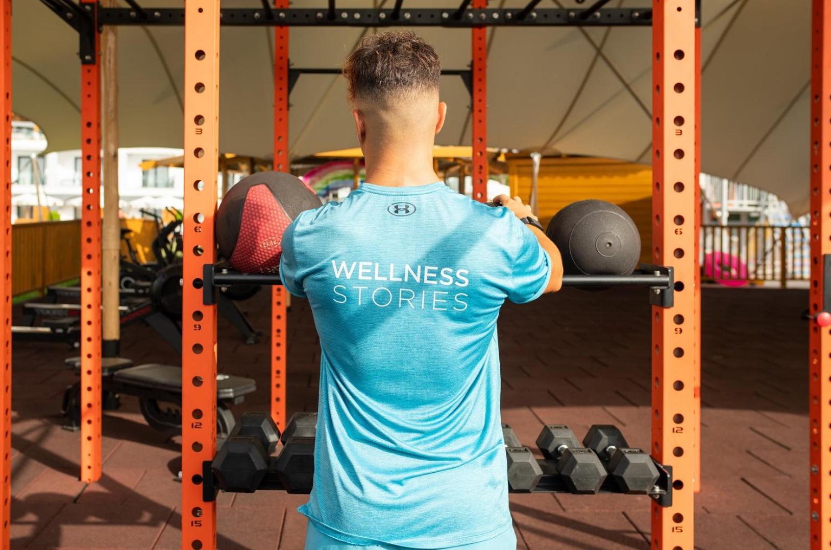 Mitsis Selection Alila Faliraki Exterior foto A man working out at a gym