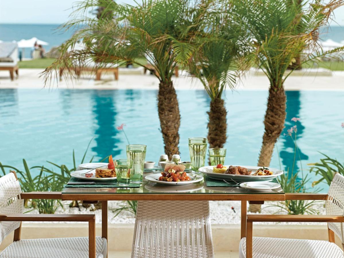 Mitsis Selection Alila Faliraki Exterior foto Poolside dining at the Four Seasons Resort